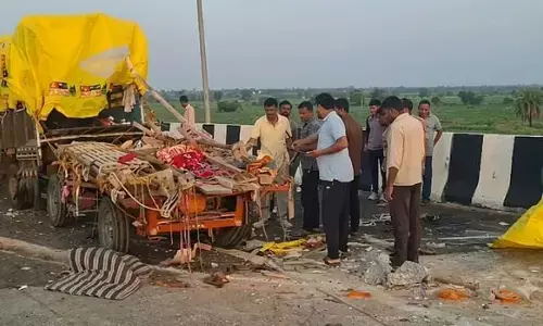 Samruddhi Expressway Accident: समृद्धि एक्सप्रेसवे पर भीषण हादसा, 7 श्रद्धालुओं की मौत,देवी दुर्गा की मूर्ति लेकर लौट रहे वापस