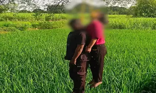 CG News : खेत में एक ही फंदे पर मिले प्रेमी जोड़े के शव, दो बच्चों का पिता था युवक, जांच में जुटी पुलिस