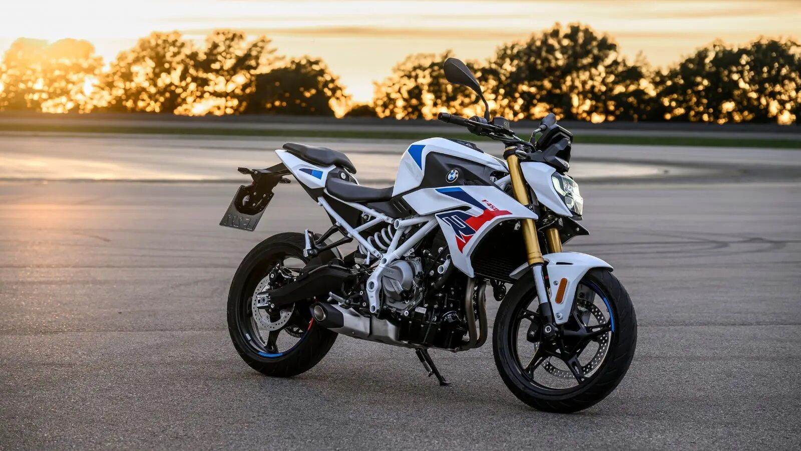 BMW F 450 R से उठा पर्दा: 420cc पैरेलल-ट्विन इंजन, बिना क्लच दबाए बदल सकेंगे गियर, और भी कई जबरदस्त फीचर्स, जानें कीमत