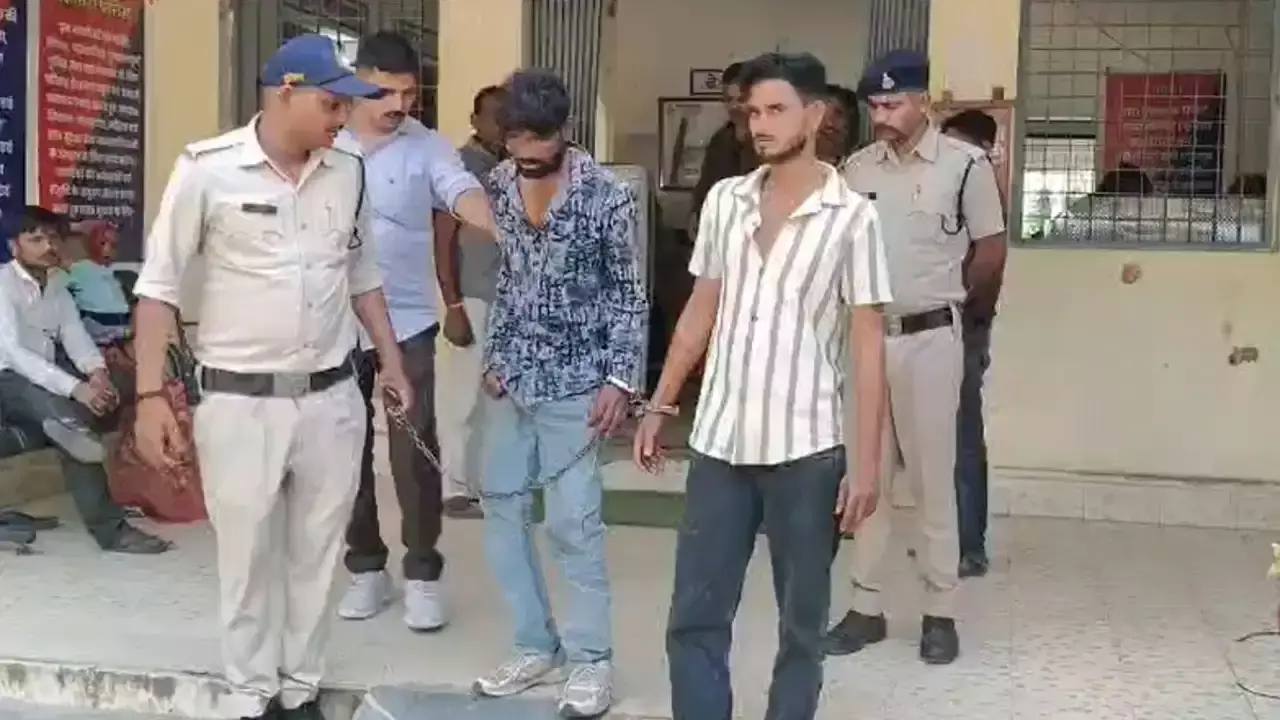 Chhatarpur Murder: लव मैरिज का खौफनाक अंत, पति ने साथी संग मिलकर की पत्नी की हत्या; गिरफ्तार Chhatarpur Murder: लव मैरिज का खौफनाक अंत, पति ने साथी संग मिलकर की पत्नी की हत्या; गिरफ्तार
