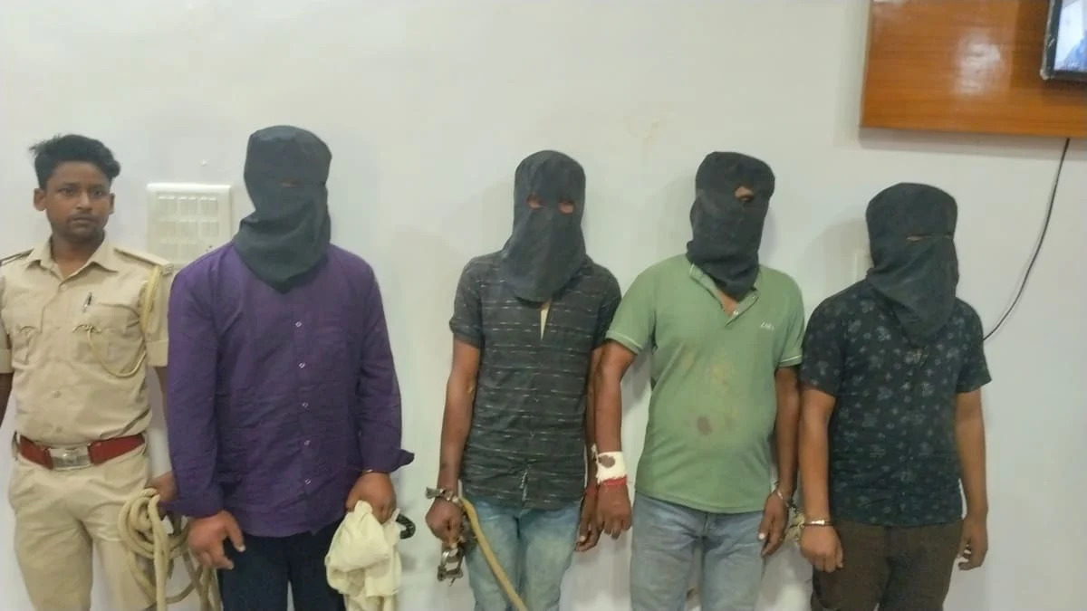 Bihar Crime : 24 घंटे में बाबूबरही लूटकांड का खुलासा, 3 कट्टे-गांजा और 2.36 लाख के साथ 4 गिरफ्तार