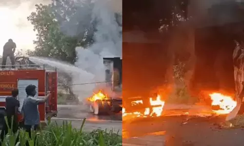 UP Accident : आगरा-अलीगढ़ हाईवे पर कंटेनर-डंपर की भिड़ंत के बाद भड़की आग, चालक-क्लीनर जिंदा जले UP Accident : आगरा-अलीगढ़ हाईवे पर कंटेनर-डंपर की भिड़ंत के बाद भड़की आग, चालक-क्लीनर जिंदा जले