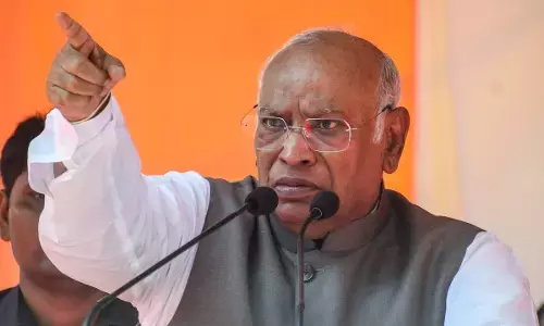 खरगे की मांग- लोकसभा और सभी विधानसभाएं भंग हों: कहा- देश में हुए चुनाव गैर-कानूनी, बैलेट पेपर से नए चुनाव कराने की मांग, मोदी-शाह पर भी साधा निशाना