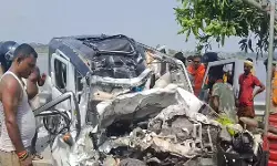 Bihar Accident : थार और ट्रक की आमने-सामने टक्कर में 2 की मौत, एक घायल Bihar Accident : थार और ट्रक की आमने-सामने टक्कर में 2 की मौत, एक घायल