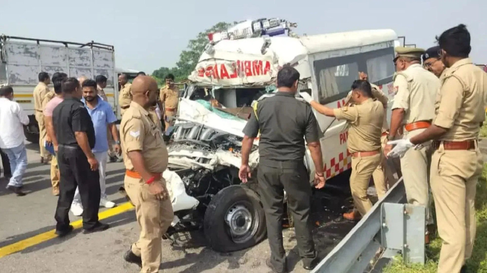 UP Accident : पूर्वांचल एक्सप्रेस-वे पर सेना की एंबुलेंस ट्रक में घुसी, जवान समेत 4 की मौत