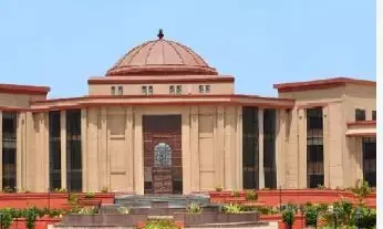 Chhattisgarh High Court News: हाईकोर्ट के आदेश की नौ महीने तक अनदेखी, आबकारी आयुक्त समेत दो अफसरों को अवमानना नोटिस, जानें क्या है मामला