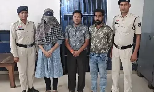 CG Crime : नकली सोना गिरवी रखकर 8.25 लाख की ठगी, महिला समेत 3 गिरफ्तार CG Crime : नकली सोना गिरवी रखकर 8.25 लाख की ठगी, महिला समेत 3 गिरफ्तार
