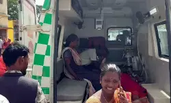 CG Accident: पेड़ से टकराई तेज रफ्तार पिकअप, 2 की मौत, 9 घायल