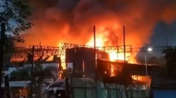 Mumbai Goregaon Film City fire : मुंबई की फिल्म सिटी में बड़ा हादसा, रणबीर कपूर की रामायण का सेट जलकर खाक, मची अफरातफरी