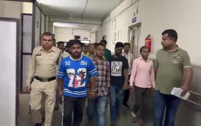 Raipur Police: गणेश विसर्जन के दौरान पुलिस से झूमाझटकी करने वाले 4 आरोपी गिरफ्तार,शहर में जुलूस निकालकर भेजा कोर्ट