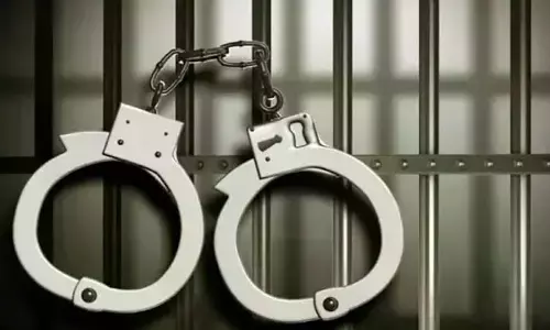 CG Crime : टोनही के शक में महिला से बर्बरता, निर्वस्त्र कर पेड़ से बांधा, 4 महिलाएं गिरफ्तार