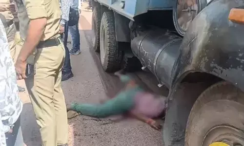 CG Accident: हाईवा को ओवरटेक करना पड़ा भारी, एक्टिवा सवार 16 वर्षीय नाबालिग की मौत, 2 घायल