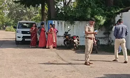 CG News : जिला ग्रंथालय से घर लौट रही युवती पर एसिड अटैक, हायर सेंटर रेफर