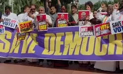 INDIA Alliance March: CEC ज्ञानेश कुमार के इस्तीफे की मांग, लोकतंत्र बचाओ के बैनर तले चुनाव आयोग तक INDIA गठबंधन का मार्च शुरू, सुरक्षा के पुख्ता इंतजाम