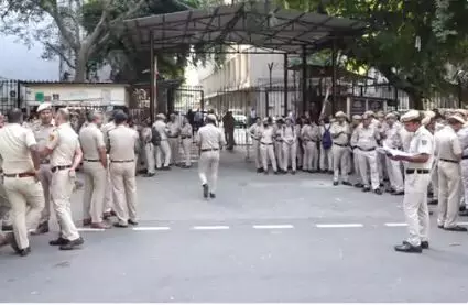 41347-dehli INDIA Alliance March: CEC ज्ञानेश कुमार के इस्तीफे की मांग, लोकतंत्र बचाओ के बैनर तले चुनाव आयोग तक INDIA गठबंधन का मार्च शुरू, सुरक्षा के पुख्ता इंतजाम
