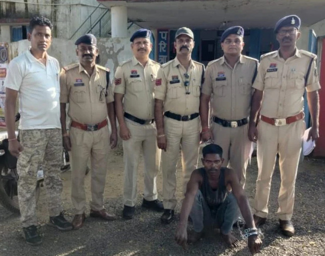 CG Crime: पारिवारिक विवाद में बेटे ने पिता की लाठी से पीटकर की हत्या, आरोपी  गिरफ्तार