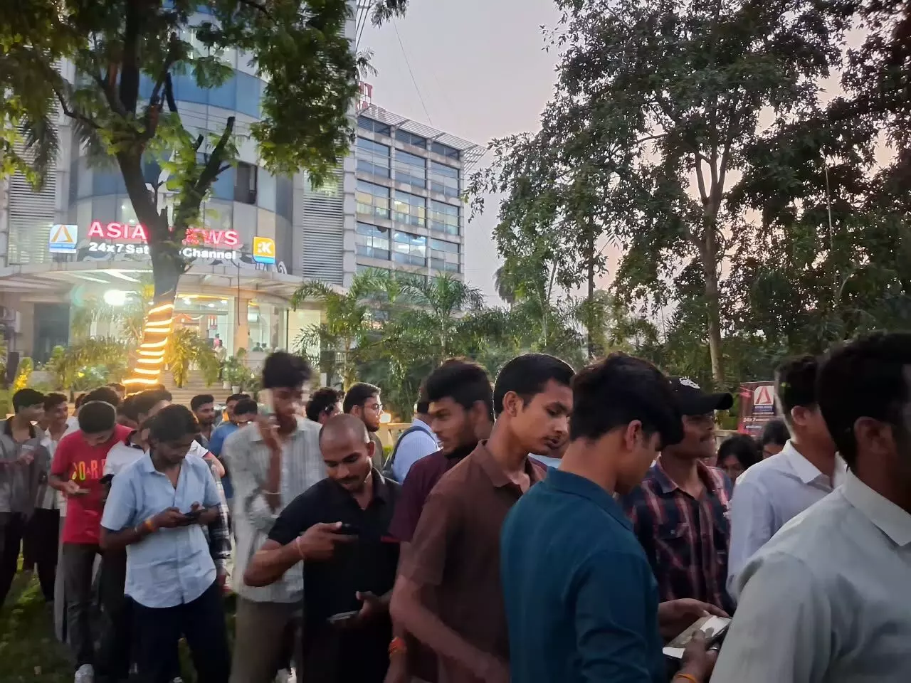 41397-whatsapp-image-2026-10-06-at-55955-pm Asian News Raas Garba Season-4: रासगरबा के फ्री पास के लिए एशियन न्यूज के स्टूडियो में उमड़ी भीड़, युवाओं में जबरदस्त क्रेज; रामबाग में 14 से सजेगा माता का दरबार
