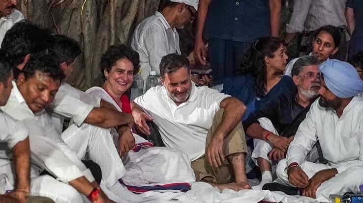 Rahul Gandhi detained: दिल्ली पुलिस ने राहुल और प्रियंका गांधी को हिरासत में लिया, ECI विरोध प्रदर्शन के दौरान भारी हंगामा