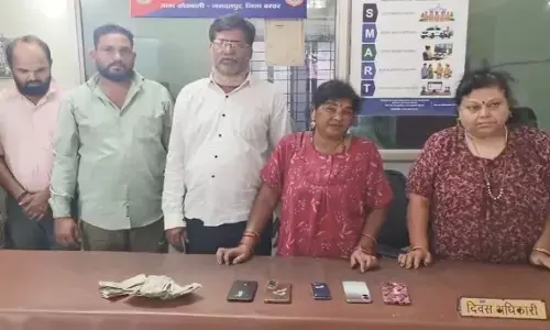 CG Crime: ग्राहक बनकर ज्वेलरी शॉप पहुंचे शातिर, मौका मिलते ही सोने के जेवर पर किया हाथ साफ, 5 गिरफ्तार