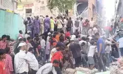 Delhi Building Collapse : दिल्ली के सीमापुरी में 5 मंजिला इमारत ढही, 15 से ज्यादा लोगों के दबे होने की आशंका; रेस्क्यू जारी