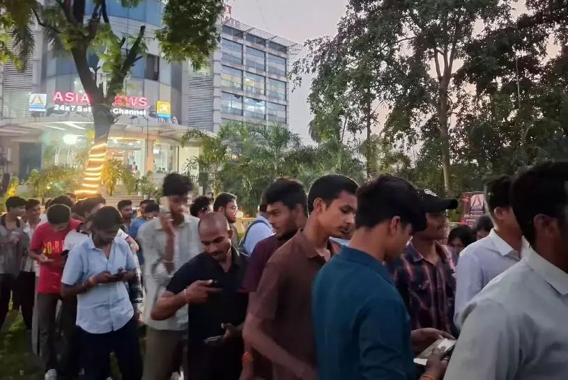 41453-111 पास चाहिए तो अभी जान लें! Asian News Raas Garba में एंट्री को लेकर बढ़ा क्रेज, एशियन न्यूज स्टूडियो में लगी भीड़, शाम 4 से 7 बजे तक होगा पास वितरण