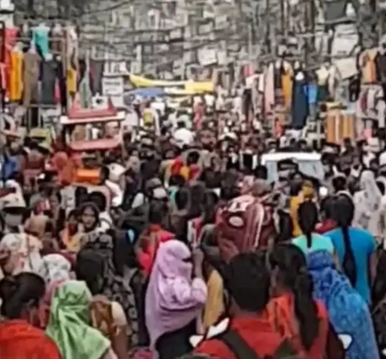 41462-raipur-traffic-news Raipur City News: रायपुर में त्योहार पर बदलेगा ट्रैफिक प्लान! 5 फीट की मार्किंग, बाहर वाहन खड़ा किया तो चालान, परेशानी से बचने जान लें नियम
