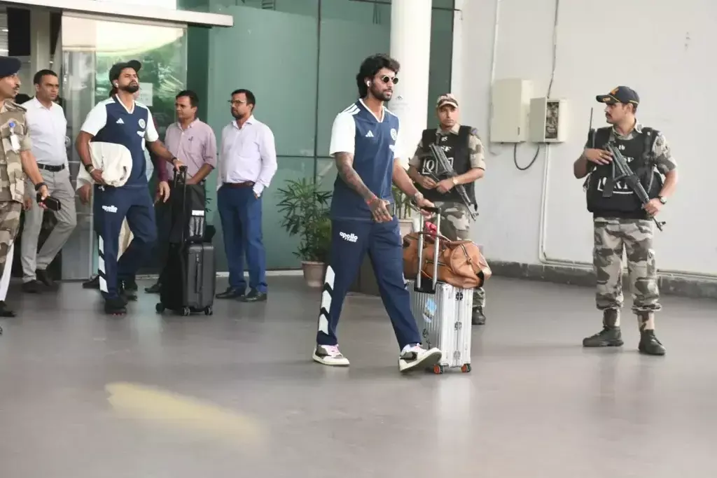 41510-players-in-ranchi-3-1024x683 IND vs WI T20: रांची पहुंची भारत-वेस्टइंडीज की टीम, 9 अक्टूबर को JSCA में होगा महामुकाबला; खिलाड़ियों की एक झलक को बेताब दिखे फैंस