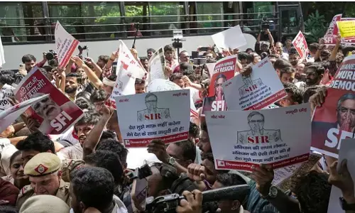 CEC Resignation Jantar Mantar Protest: ज्ञानेश कुमार पर आर-पार के मूड में विपक्ष! खड़गे की बैठक के बाद जंतर-मंतर पहुंचे INDIA ब्लॉक के सांसद