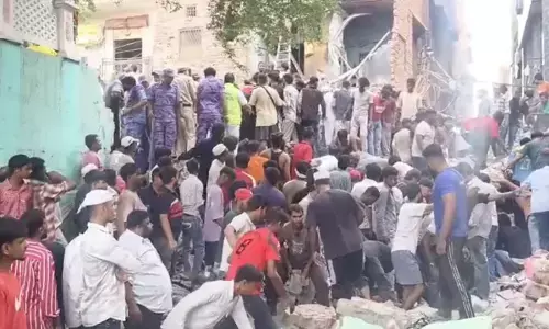 Delhi Building Collapse : दिल्ली के सीमापुरी में 5 मंजिला इमारत ढही, 15 से ज्यादा लोगों के दबे होने की आशंका; रेस्क्यू जारी