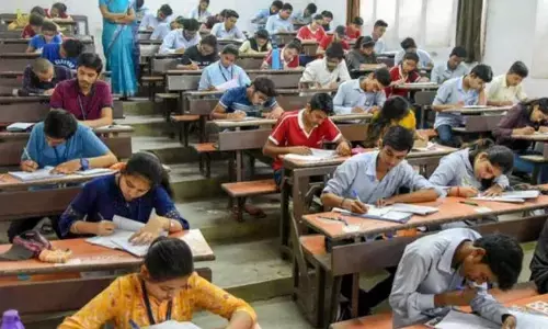 CG Assistant Teacher Exam: 11 अक्टूबर को होगी सहायक शिक्षक भर्ती परीक्षा, 2 घंटे पहले पहुंचना होगा एग्जाम सेंटर, ड्रेस कोड भी तय; पढ़े जरुरी गाइडलाइंस