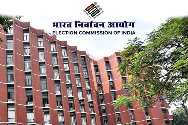 ‘संस्थाओं पर सवाल उठाएं, लेकिन सबूत के साथ’: 42 पूर्व जजों ने चुनाव आयोग के समर्थन में लिखा खुला पत्र