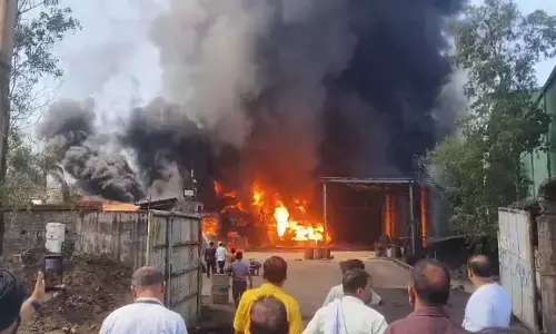 CG Breaking : भिलाई के केमिकल फैक्ट्री में लगी भीषण आग, दमकल की टीम मौके पर