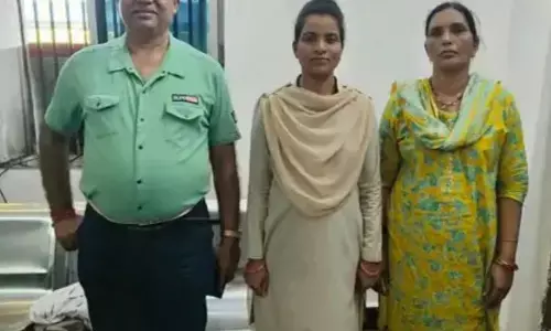 Bilaspur Ganja Smuggling Anupama Mohanty Arrest: गांजा तस्करी की महिला किंगपिन सेंट्रल जेल परिसर से गिरफ्तार, लॉकअप में बंद आरोपियों को धमकाने पहुंची थी, जानें कैसे चलता था नेटवर्क