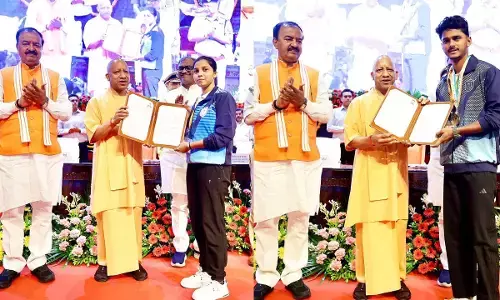 CM योगी ने सपा पर साधा निशाना, 470 खिलाड़ियों को बांटे नियुक्ति पत्र; बोले- अब सिफारिश नहीं, प्रतिभा से मिलती है नौकरी