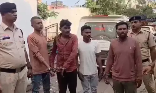 CG Crime : डिग्री कॉलेज के प्रोफेसर का अपहरण कर UPI से लूट, चार आरोपी गिरफ्तार, नकद जब्त