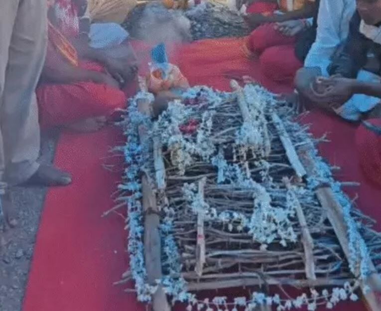 Bastar Dussehra: 12 साल की पीहू पर सवार होंगी काछनदेवी, कांटों के झूले पर देंगी उत्सव की अनुमति, आज निभाई जाएगी 618 साल पुरानी परंपरा