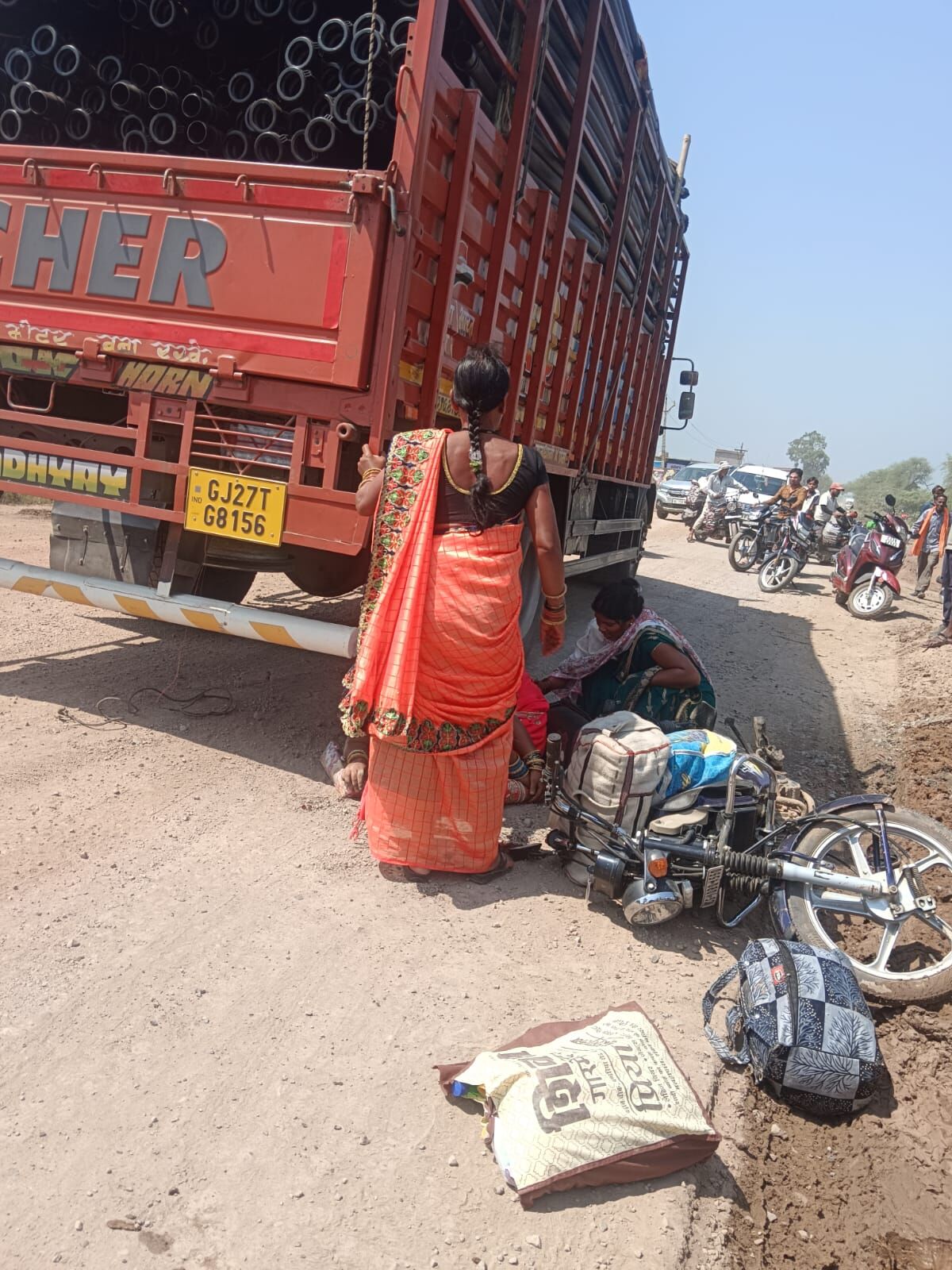 CG Accident: पाइप से भरी ट्रक की टक्कर से बाइक सवार महिला की मौत