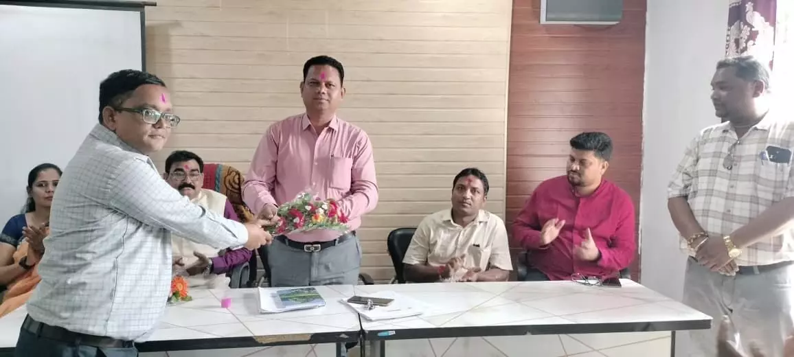 41855-whatsapp-image-2026-10-10-at-53515-pm समन्वयक संघ ने सेवानिवृत्त बीईओ कौशल कुमार वर्मा को दी विदाई, भुपेश्वरी साहू का भी हुआ सम्मान