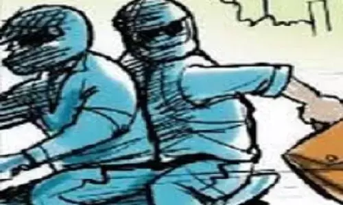 Raipur City Crime: दिवाली से पहले बड़ी उठाईगिरी, कारोबारी की स्कूटी से 10 लाख रुपये लेकर फरार हुए बदमाश