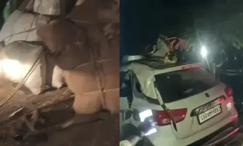 CG Accident: कार-ट्रैक्टर की भीषण भिड़ंत, पुलिस जवान समेत 2 की मौत, एक युवक गंभीर CG Accident: कार-ट्रैक्टर की भीषण भिड़ंत, पुलिस जवान समेत 2 की मौत, एक युवक गंभीर