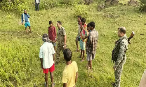 Jharkhand Crime : 14 वर्षीय छात्रा की संदिग्ध परिस्थितियों में मौत, घर से 500 मीटर दूर झाड़ियों में मिला शव, पुलिस जांच में जुटी