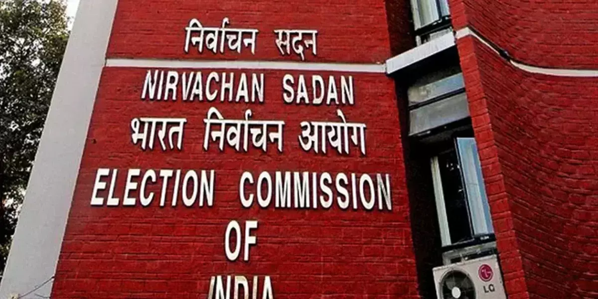Election Commission: चुनाव आयोग के सपोर्ट में 124 पूर्व अधिकारी, बोले- जीत पर ईमानदार, हार पर धांधली वाला नहीं हो सकता सिस्टम