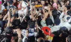 Bastar Dussehra Kachan Devi: कांटों के झूले पर झूलकर बस्तर दशहरा मनाने दी अनुमति, 12 साल की पीहू पर सवार हुईं काछनदेवी, 618 साल पुरानी परंपरा निभाई गई