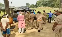 UP Crime : अवैध संबंधों के शक में पति ने कुल्हाड़ी से की पत्नी की हत्या, शव खेत में फेंककर हुआ फरार UP Crime : अवैध संबंधों के शक में पति ने कुल्हाड़ी से की पत्नी की हत्या, शव खेत में फेंककर हुआ फरार