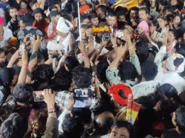 Bastar Dussehra Kachan Devi: कांटों के झूले पर झूलकर बस्तर दशहरा मनाने दी अनुमति, 12 साल की पीहू पर सवार हुईं काछनदेवी, 618 साल पुरानी परंपरा निभाई गई