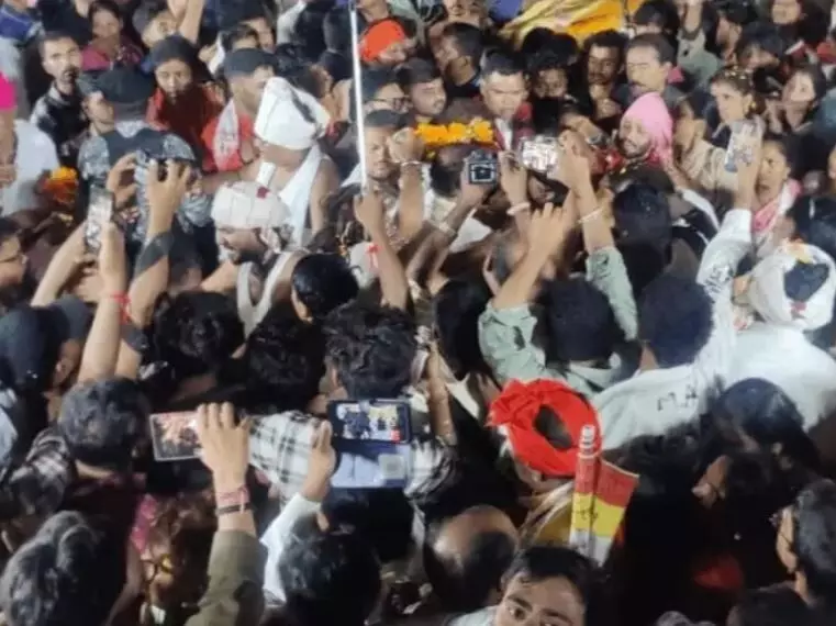 Bastar Dussehra Kachan Devi: कांटों के झूले पर झूलकर बस्तर दशहरा मनाने दी अनुमति, 12 साल की पीहू पर सवार हुईं काछनदेवी, 618 साल पुरानी परंपरा निभाई गई Bastar Dussehra Kachan Devi: कांटों के झूले पर झूलकर बस्तर दशहरा मनाने दी अनुमति, 12 साल की पीहू पर सवार हुईं काछनदेवी, 618 साल पुरानी परंपरा निभाई गई