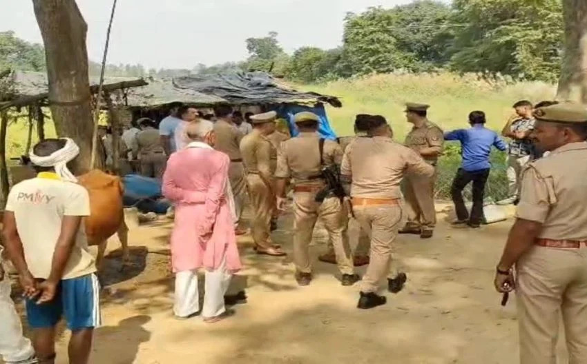 UP Crime : अवैध संबंधों के शक में पति ने कुल्हाड़ी से की पत्नी की हत्या, शव खेत में फेंककर हुआ फरार