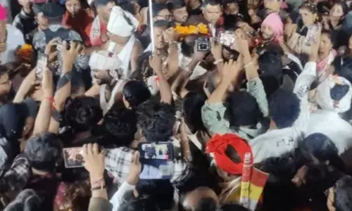 Bastar Dussehra Kachan Devi: कांटों के झूले पर झूलकर बस्तर दशहरा मनाने दी अनुमति, 12 साल की पीहू पर सवार हुईं काछनदेवी, 618 साल पुरानी परंपरा निभाई गई