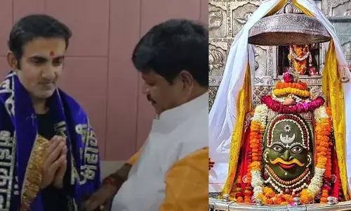 Gautam Gambhir in Ujjain: टी-20 मैच से पहले बाबा महाकाल के दरबार पहुंचे गौतम गंभीर, देश की खुशहाली की कामना की; मंदिर समिति ने किया स्वागत-सम्मान