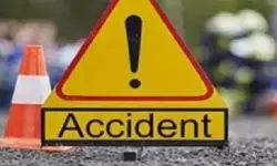 CG Accident : स्टेट हाईवे पर अज्ञात वाहन ने बाइक को मारी टक्कर, माता-पिता और बेटे की मौत